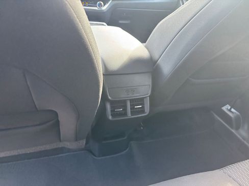 Used 2025 Chevrolet Equinox LT image 35