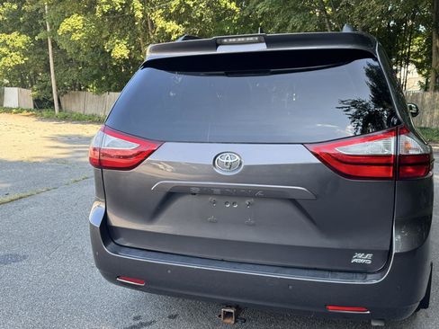 Used 2018 Toyota Sienna XLE w/ XLE Navigation Package AWD/4WD image 27