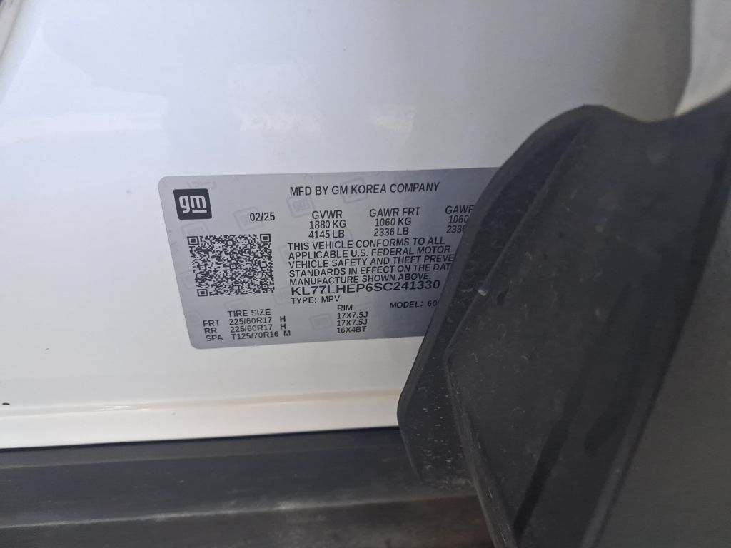 Used 2025 Chevrolet Trax LT w/ LT Convenience Package FWD image 3