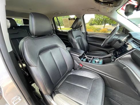 Used 2023 Jeep Grand Cherokee L Limited w/ Black Appearance Package AWD/4WD image 31