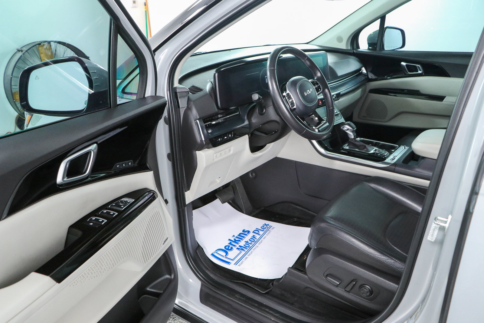 Used 2024 Kia Carnival SX Prestige FWD image 3