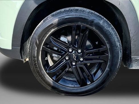 Used 2025 Chevrolet Trax ACTIV w/ Sunroof Package FWD image 9
