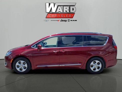 Used 2017 Chrysler Pacifica Touring-L Plus FWD image 20
