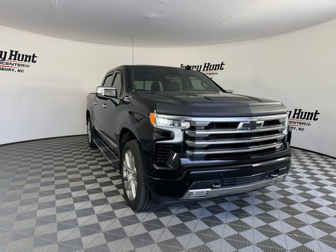 Used 2025 Chevrolet Silverado 1500 High Country w/ Technology Package image 7