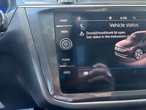 Used 2022 Volkswagen Tiguan SE w/ Panoramic Sunroof Package FWD image 25