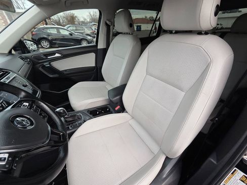 Used 2019 Volkswagen Tiguan SE w/ Panoramic Sunroof Package image 13