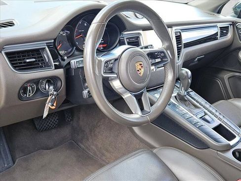 Used 2017 Porsche Macan AWD/4WD image 10