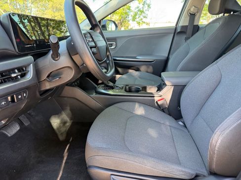 Used 2025 Kia K4 FWD image 29
