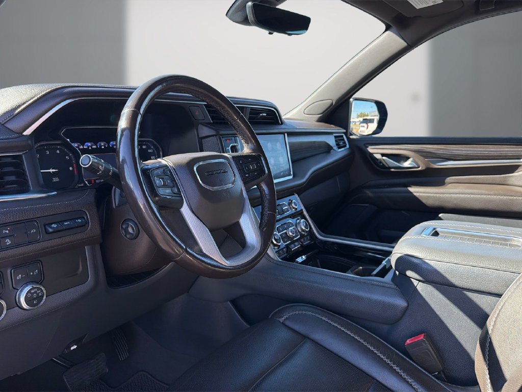Used 2021 GMC Yukon Denali w/ Denali Premium Package AWD/4WD image 13