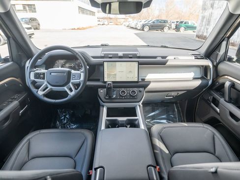 Used 2025 Land Rover Defender 110 S image 18