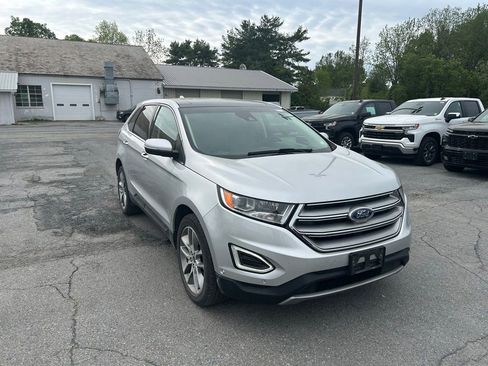 Used 2018 Ford Edge Titanium w/ Equipment Group 302A AWD/4WD image 2