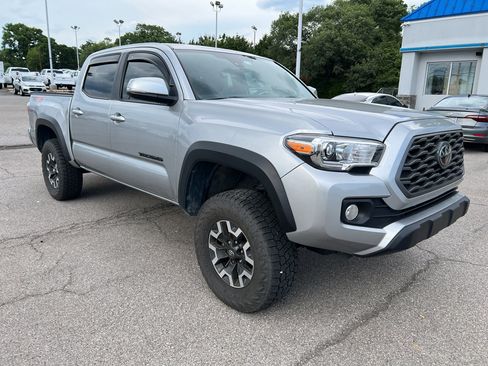 Used 2023 Toyota Tacoma TRD Off-Road AWD/4WD image 2