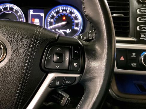 Used 2017 Toyota Highlander Limited AWD/4WD image 25