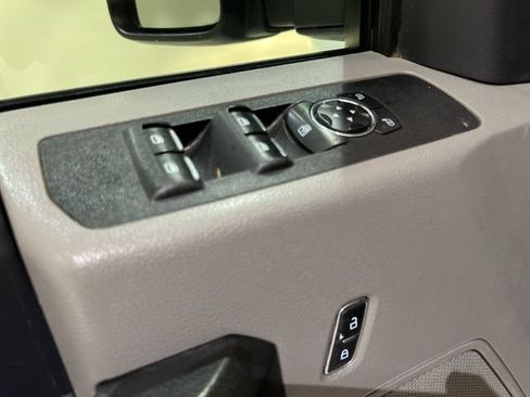 Used 2022 Ford F550 4x4 Crew Cab Super Duty w/ Power Equipment Group image 19