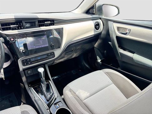 Used 2018 Toyota Corolla LE FWD image 21
