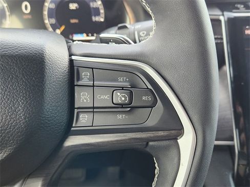 Used 2024 Jeep Grand Cherokee L Limited w/ Luxury Tech Group II image 30