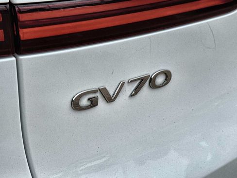 Used 2022 Genesis GV70 3.5T Sport w/ Sport Prestige Package AWD/4WD image 23