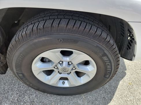 Used 2017 Toyota 4Runner SR5 Premium RWD image 9