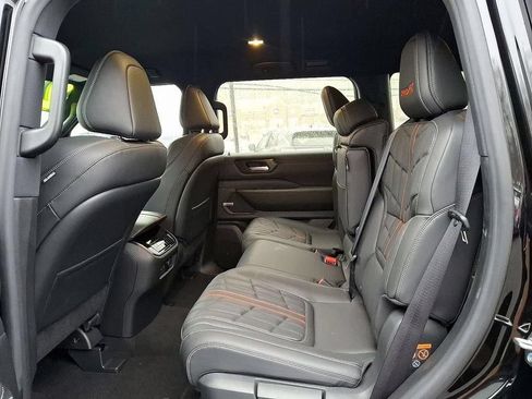 Used 2025 Nissan Armada PRO-4X AWD/4WD image 13