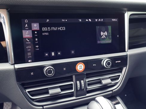 Certified 2025 Porsche Macan AWD/4WD image 17