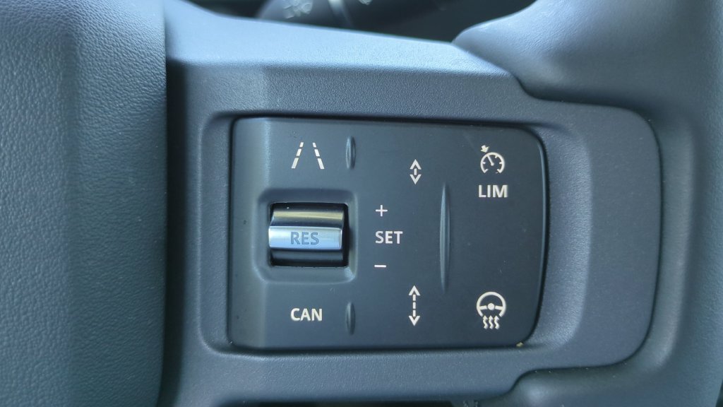 Used 2025 Land Rover Defender 110 X-Dynamic SE AWD/4WD image 25