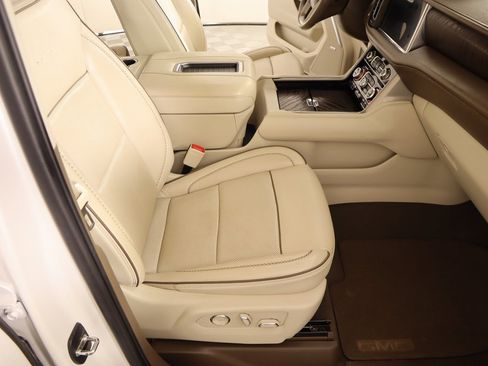 Used 2021 GMC Yukon XL Denali w/ Denali Ultimate Package image 14