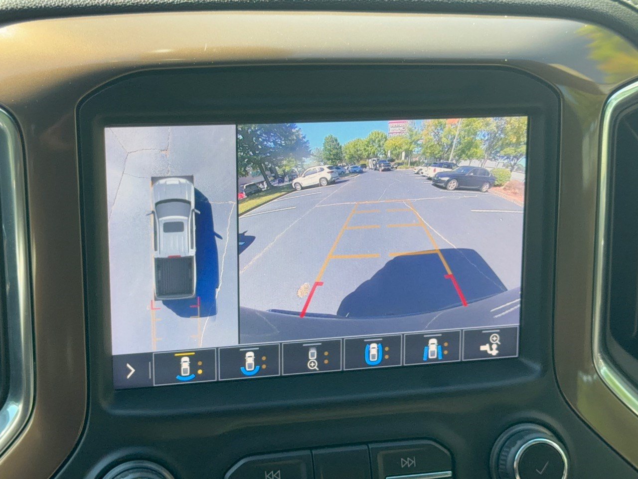 Used 2019 Chevrolet Silverado 1500 High Country w/ Technology Package AWD/4WD image 24