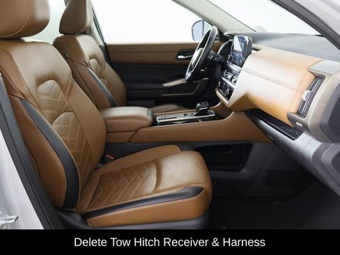 Used 2024 Nissan Pathfinder Platinum w/ Cargo Package image 19