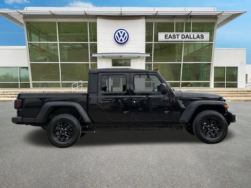 Used 2023 Jeep Gladiator Sport AWD/4WD image 2