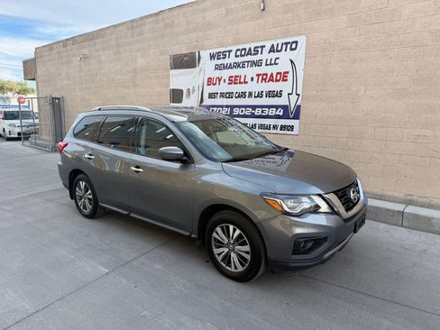 Used 2020 Nissan Pathfinder SV FWD image 2