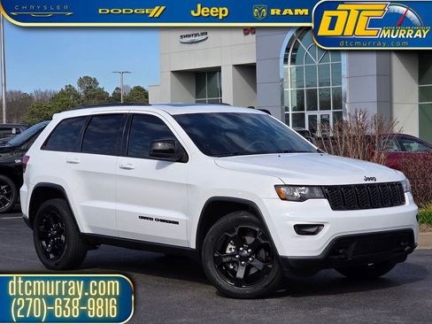 Used 2018 Jeep Grand Cherokee Laredo image 1