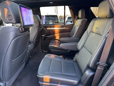 Used 2025 Cadillac Escalade Premium Luxury image 30