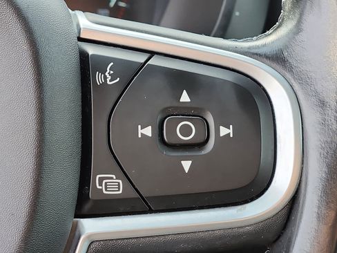 Used 2019 Volvo XC60 T5 Momentum image 23