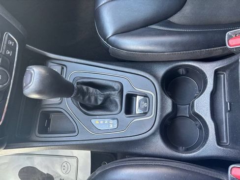 Used 2020 Jeep Cherokee Latitude Plus FWD image 37