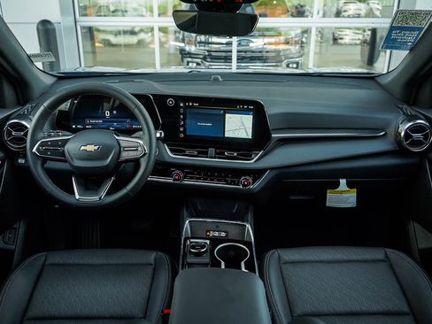 New 2026 Chevrolet Equinox LT w/ Convenience Package II AWD/4WD image 14