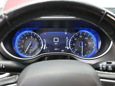 Used 2021 Chrysler Pacifica Touring-L image 23