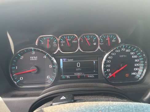 Used 2018 Chevrolet Suburban LS AWD/4WD image 3