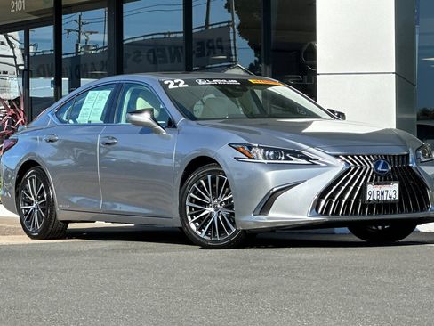 Used 2022 Lexus ES 300h w/ Premium Package FWD image 2