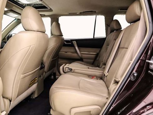 Used 2011 Toyota Highlander SE image 28