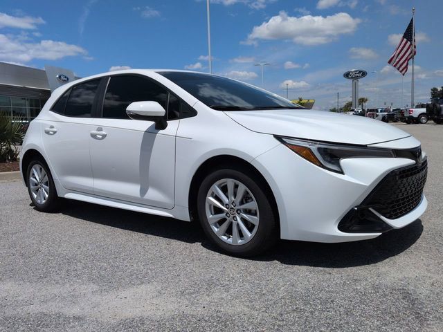 Used 2024 Toyota Corolla SE FWD image 2