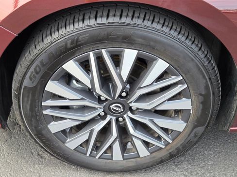 Used 2024 Nissan Altima 2.5 SV FWD image 9