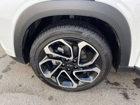 Used 2024 Chevrolet Trax RS w/ Sunroof Package FWD image 22