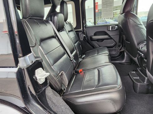 Used 2020 Jeep Wrangler Unlimited Sahara AWD/4WD image 30