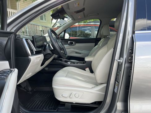 Used 2025 Kia Sorento EX AWD/4WD image 4
