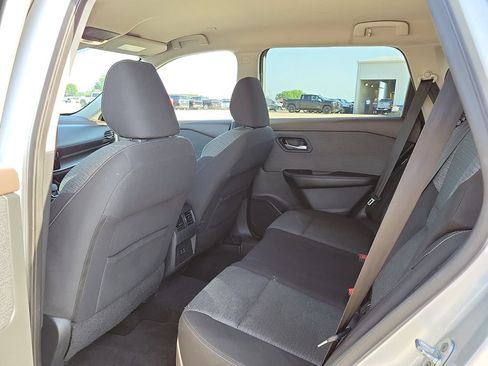 Used 2022 Nissan Rogue SV FWD image 9