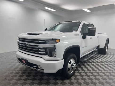 Used 2023 Chevrolet Silverado 3500 High Country w/ Technology Package image 2