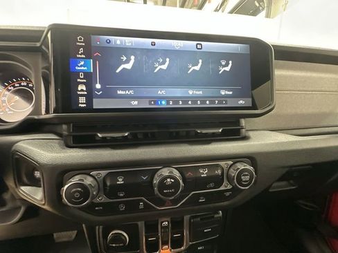 Used 2024 Jeep Gladiator Sport image 17