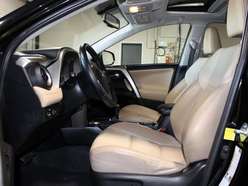 Used 2015 Toyota RAV4 Limited w/ Four Season Floor Mat Package image 8