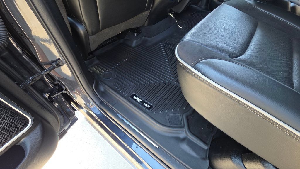Used 2019 RAM 1500 Laramie AWD/4WD image 18