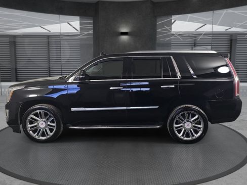 Used 2019 Cadillac Escalade Luxury AWD/4WD image 8